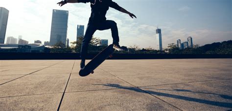 How to Heelflip: 3 Tips for Landing a Heelflip - 2024 - MasterClass