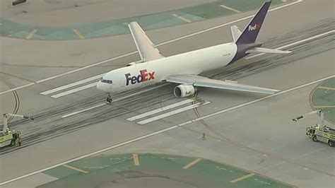 FedEx plane makes emergency landing at Los Angeles International Airport - VIDEO - ABC30 Fresno