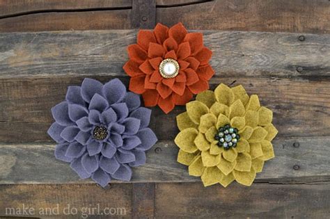 TUTORIAL: DIY Felt Flowers - makeanddogirl.com