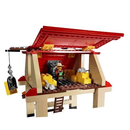 LEGO 7637: City Farm Set; Barn, Silo, Cow Shed - Toy Farmers