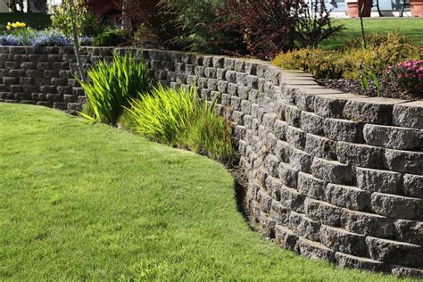 What Is a Retaining Wall? And What Does It Do?