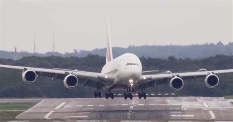 Airbus A380 Crosswind Landing at Dusseldorf | WordlessTech