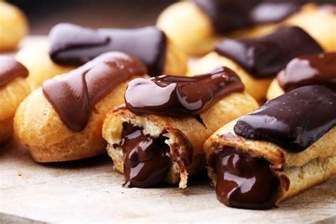 French Desserts & Wine Pairings Guide : Top 10 Delights to Savor