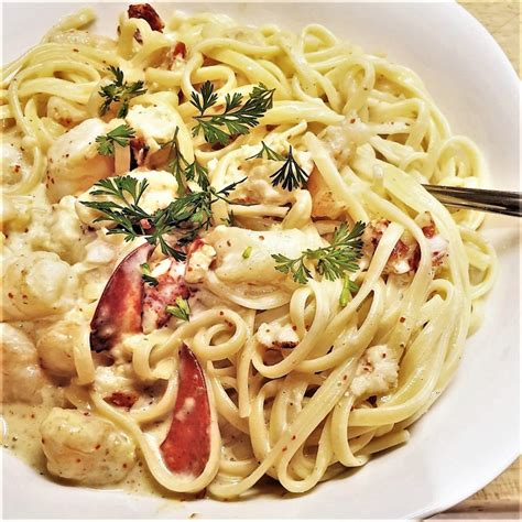 Creamy seafood linguine with lobster - Foodle Club