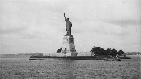 On this day in history, October 28, 1886, Statue of Liberty is unveiled ...