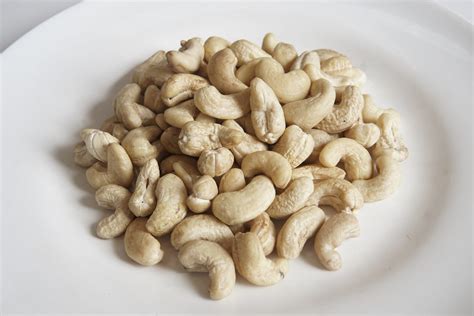 Cashew Kernels LBW240 – Vietgro