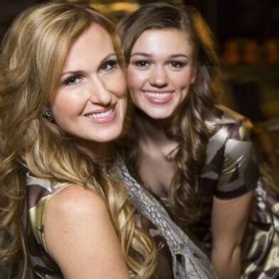 Korie And Sadie Robertson - Duckdynastytv.com