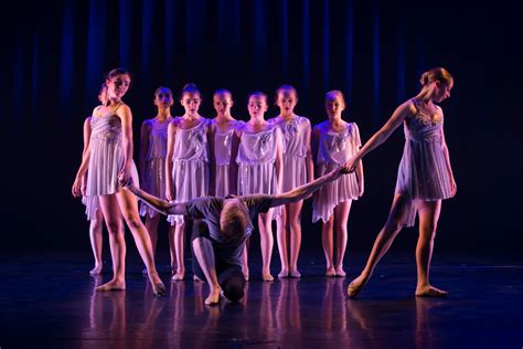 Lyrical Dance - is a fusion of ballet, modern, and jazz technique.