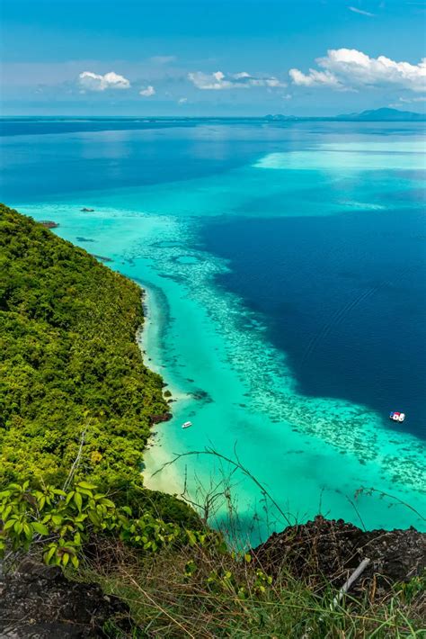 Bohey Dulang Island: Paradise off the Coast of Borneo