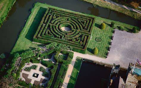 Leeds Castle Hedge Maze : The World S Most Magical Mazes : Above the fountain in the courtyard ...