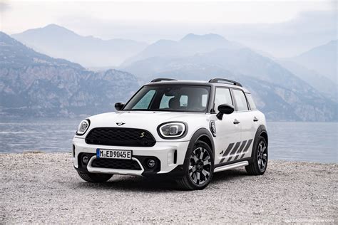 Mini Countryman Cooper SE ALL4 Untamed Edition (2023) - picture 5 of 30