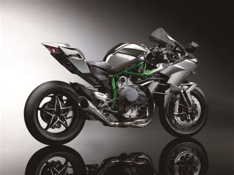 300hp Kawasaki Ninja H2 and H2R Specs & Details Revealed