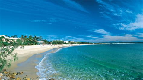 Noosa Beach - Noosa Heads, Queensland Attraction | Expedia.com.au