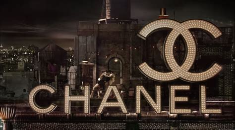 Chanel No.5’s 2004 Ad is the Epitome of Excess Pre-Financial Crash