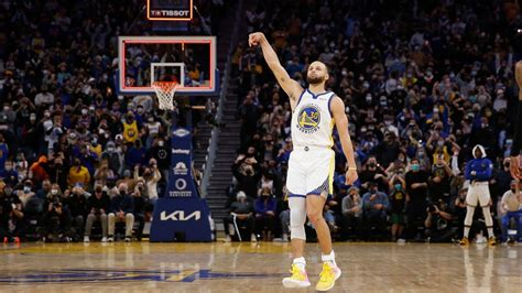 Stephen Curry, do Golden State Warriors, acerta o vencedor no gongo ...