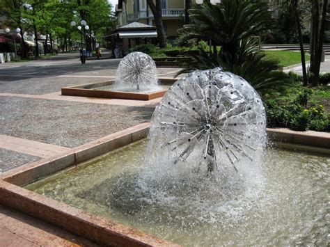 Large Pond Fountains | Fountain Design Ideas