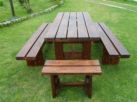 Muebles del hogar: Mesa con bancos para jardin