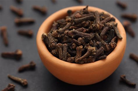 The Incredible Health Benefits of Cloves | Uses for Cloves - Zesty Things