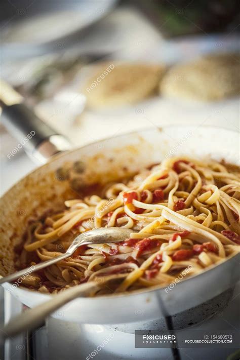 Trenette with tomatoes in pan — product, view - Stock Photo | #154680572