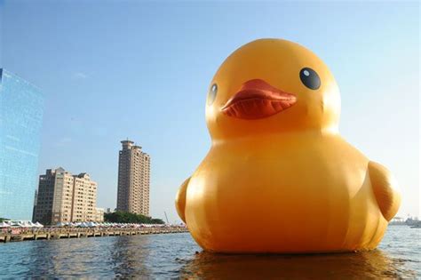 Hofman's Giant Rubber Duck Heads to Seoul - artnet News