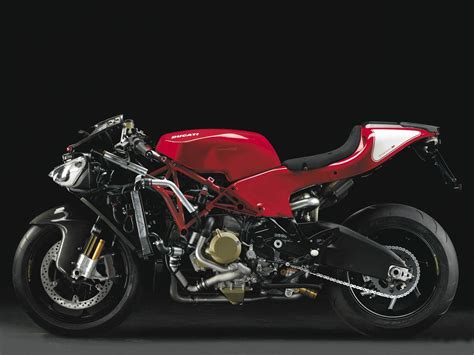 DUCATI Desmosedici RR (2007-2008) Specs, Performance & Photos - autoevolution