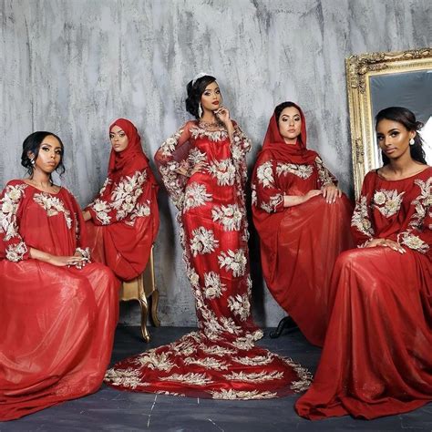 Traditional Somali women | Somali wedding, Traditional dresses, Somali ...