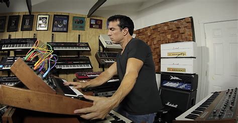 Epic Eddie Van Halen Guitar Solos Performed on Keyboard | Van Halen News Desk