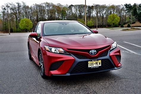 Toyota Camry Hybrid: Big Fuel Savings – Auto Trends Magazine