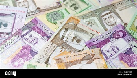 Collection of Saudi Arabia Riyal banknotes Stock Photo - Alamy