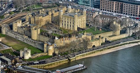 Tower of London Aerial View (Illustration) - World History Encyclopedia