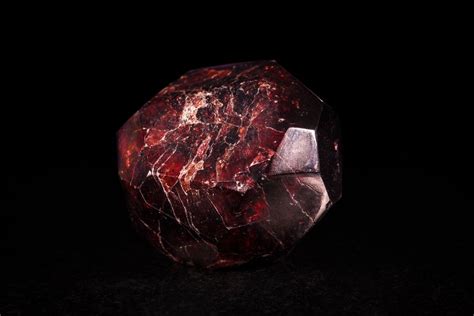 Garnet : Meaning, Properties, and Benefits You Should Know