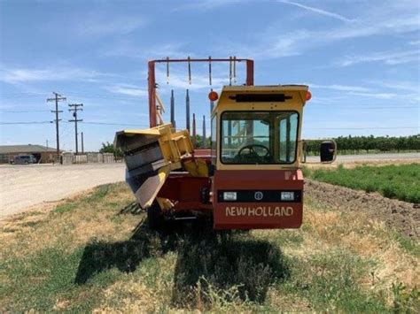 2002 New Holland 1095 Balewagon in California, USA