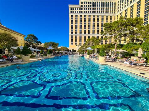 Bellagio Las Vegas Pool Review – Everything You Need to Know about the Bellagio Pool