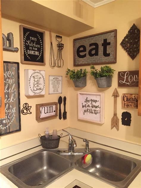 20+ Small Kitchen Wall Decor - DECOOMO