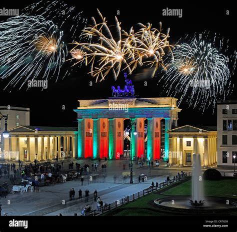 Fireworks brandenburg gate brandenburger tor hi-res stock photography and images - Alamy