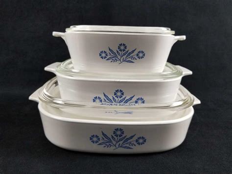 Sold at Auction: 3 Vintage PYREX Corning Ware Dishes with Blue Corn Flowers Design