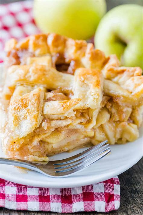 Apple Pie Recipe with the Best Filling (VIDEO) - NatashasKitchen.com