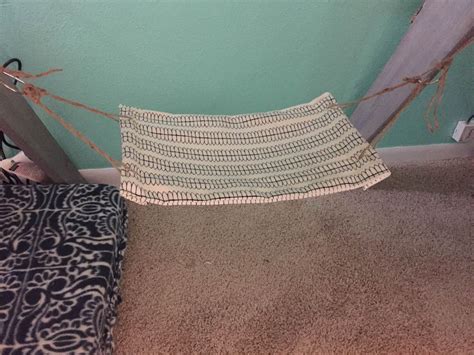 DIY Sunday: DIY Foot [Under Desk] Hammock | The Dabbling Crafter