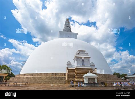 Ruwanwelisaya stupa at Anuradhapura , sri lanka Stock Photo - Alamy