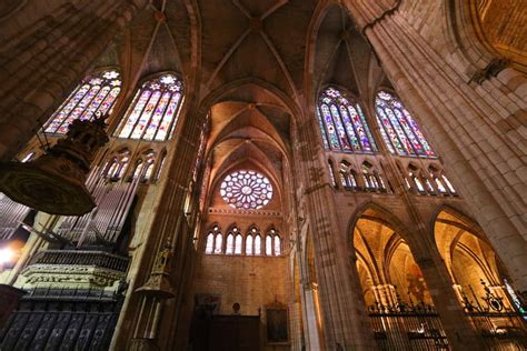 The Incredible Stained Glass of León Cathedral (Spain)