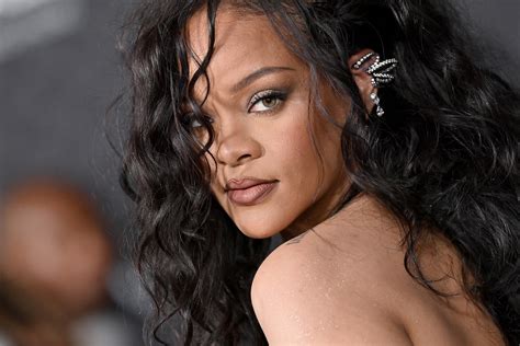 Rihanna Just Shared the First Look at Her Baby Son’s Face, and He ...