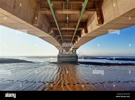 Severn estuary bridge crossing hi-res stock photography and images - Alamy