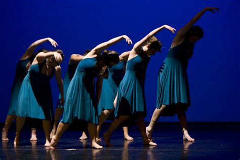 File:A contemporary dance performance, Rage Box Contemporary Dance Center.jpg - Wikimedia Commons