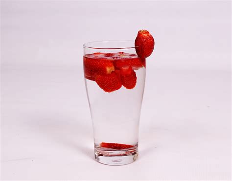 Strawberry Water Recipe. Fruit infused water strawberries