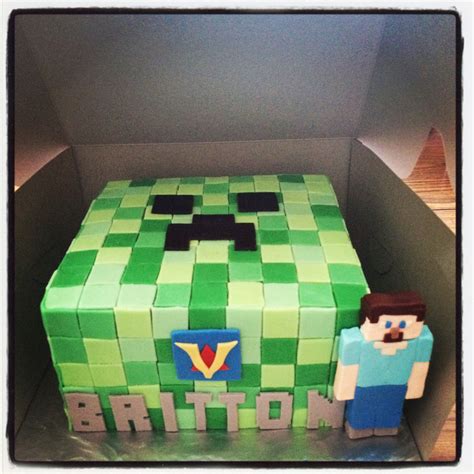 Minecraft creeper cake with Steve | Creeper cake, Decorating 101, Gift wrapping