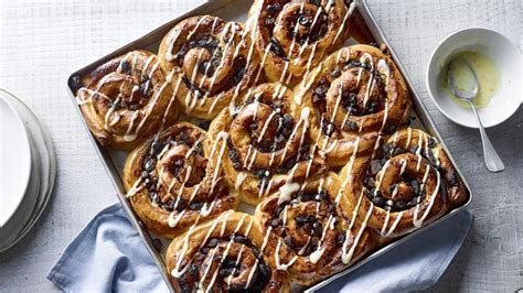 Paul Hollywood's Chelsea buns recipe - BBC Food