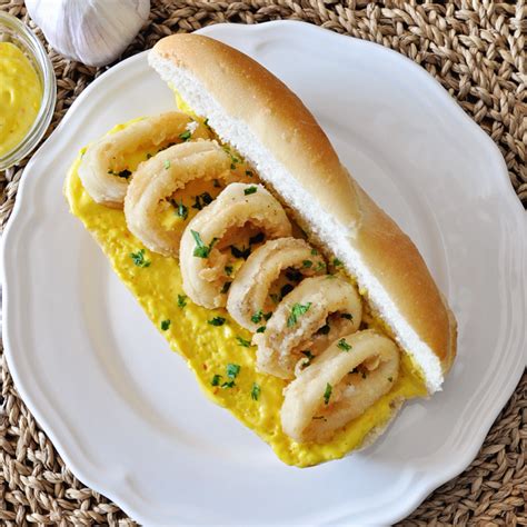 Fried Calamari Sandwiches with Saffron Aioli | RecipeLion.com