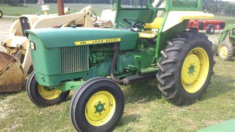 John Deere 820 Tractors - Utility (40-100hp) - John Deere MachineFinder