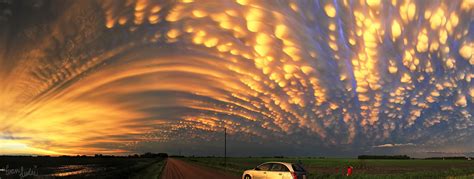 Mammatus clouds in sunset : r/pics