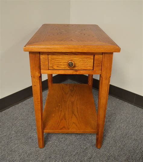 Traditional Style Oak Side Table W/Drawer – Haute Juice